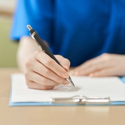 認知症ケア専門士の受験資格が知りたい!認定試験の合格率や難易度も