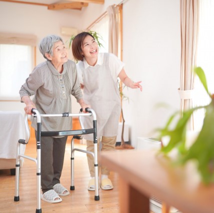 介護付有料老人ホームと住宅型有料老人ホームの違いは?一覧でチェック!