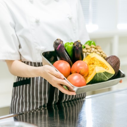 【国家資格】管理栄養士の仕事内容は?栄養士との違いも簡単に解説