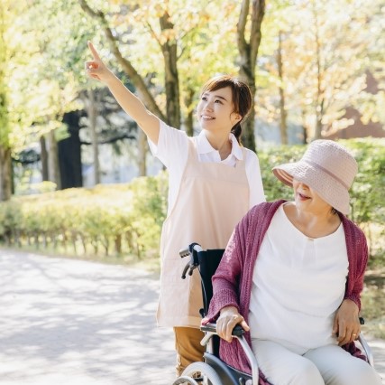介護士の年収はどれくらい?中四国の相場や収入アップのコツもお届け