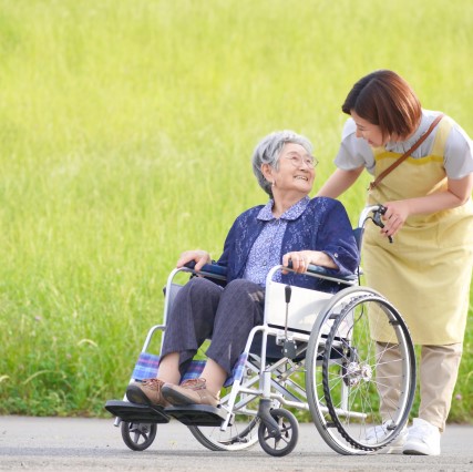 認知症介助士とは?資格取得のメリット・受験資格・合格率など