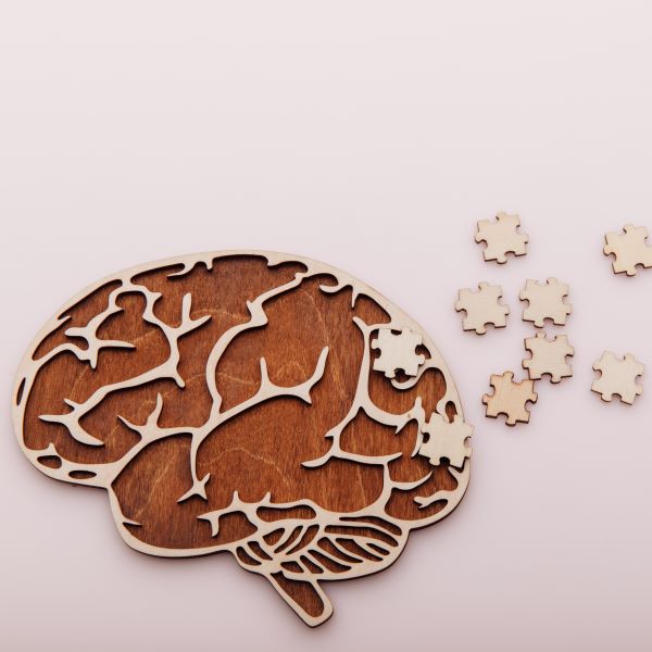 認知症と軽度認知障害はどう違う?介護現場での対応策もチェック