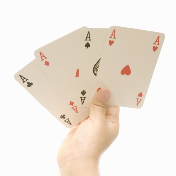 レクリエーションにおすすめ!介護施設で取り入れたいトランプゲーム10選