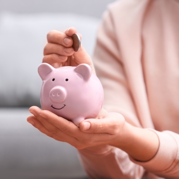 老人ホームで導入が進む施設内通貨とは?メリット・デメリットも