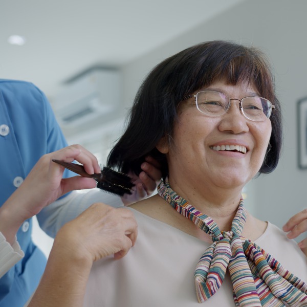 介護施設で訪問美容を依頼するには?メリットや注意点をチェック