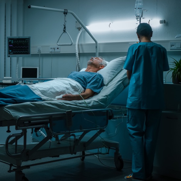 介護現場の夜間勤務はどんな仕組み?業務内容やメリット・デメリット